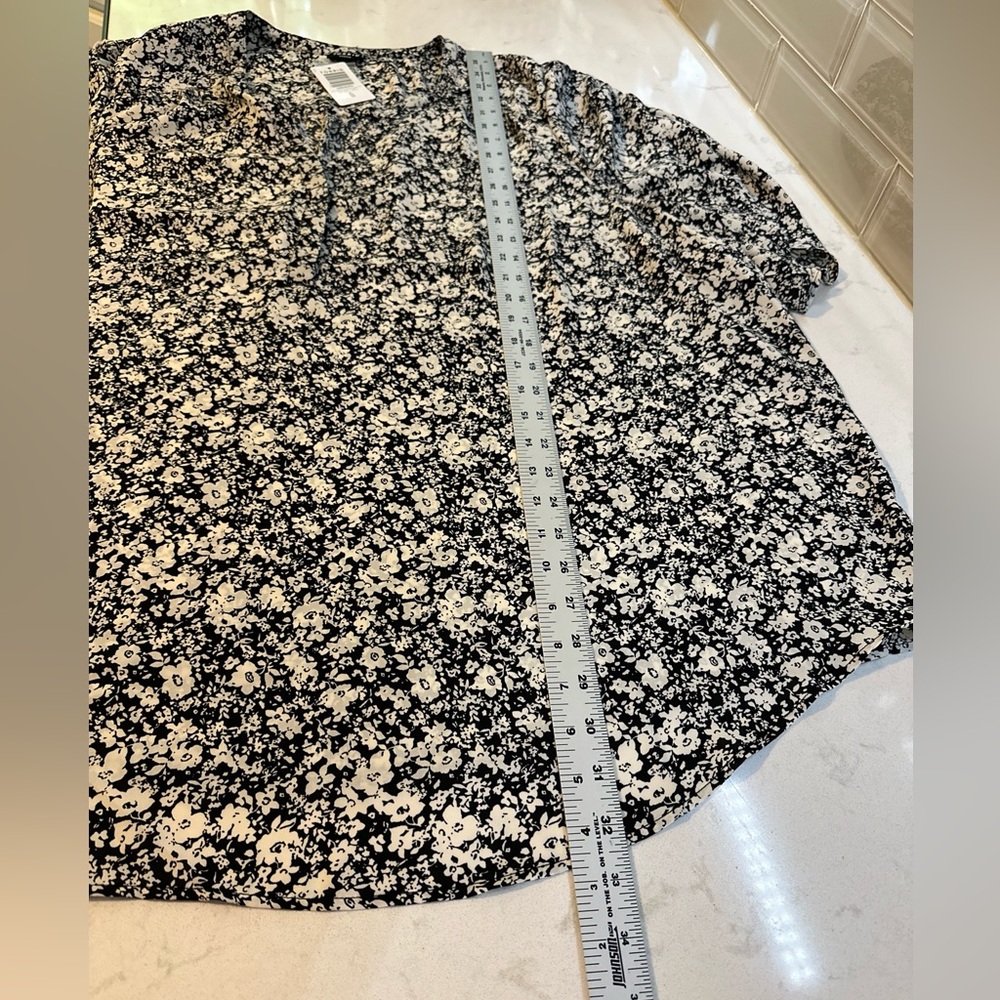 Torrid‎ NWT Harper Georgette Ruched ShortSleeve Blouse Rorschach Floral Size 5X - Picture 13 of 14